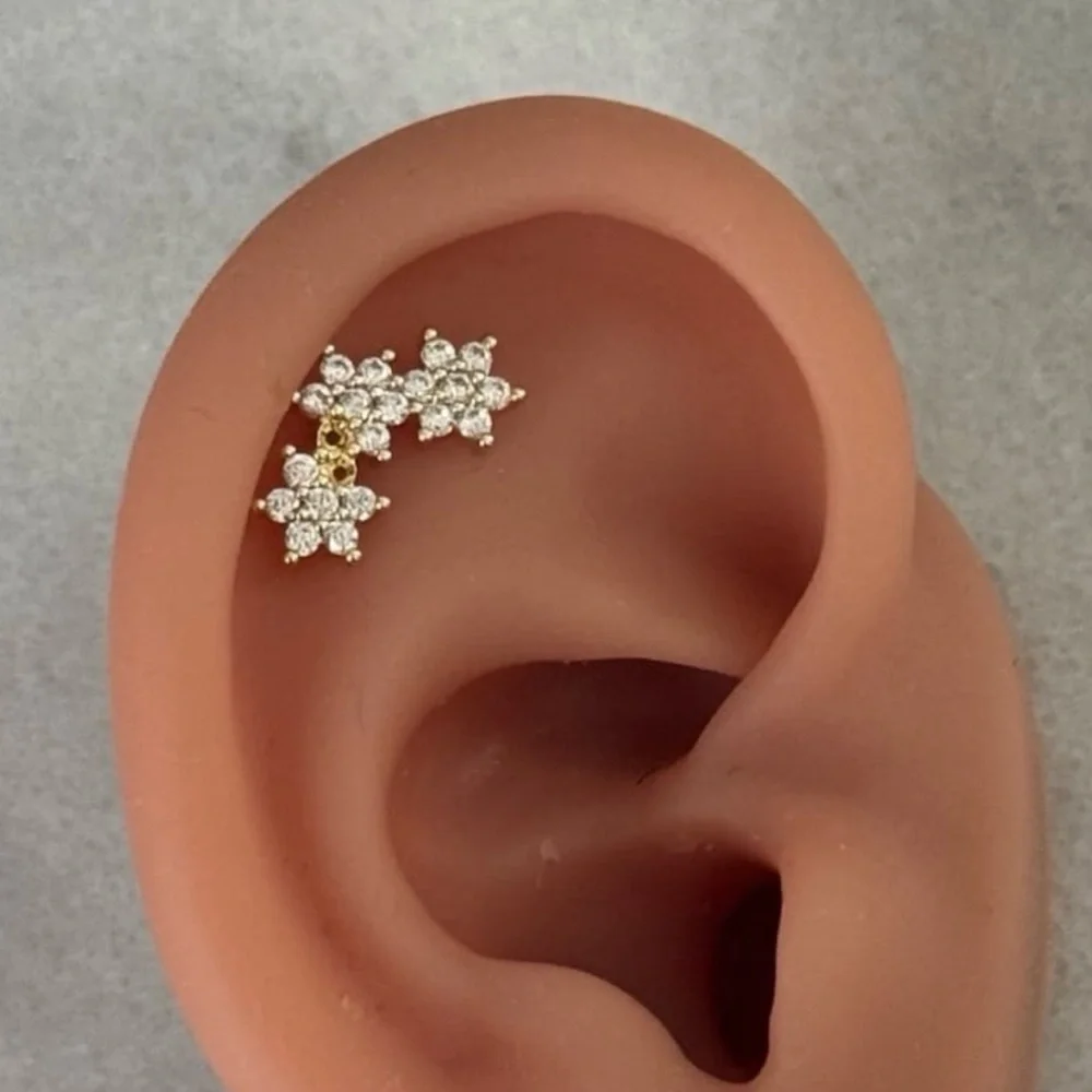 Gold Flower Cluster Cartilage Earring Brand New